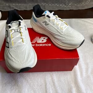New Balance FuelCell Walker Elite Mens 8.5 White Shoes